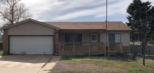 141 Leslie St, Medicine Lodge, KS 67104-1610
