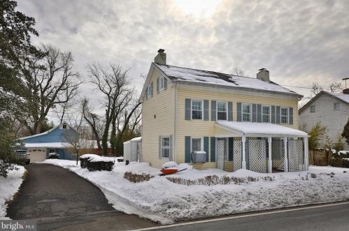 38 Maple Ave, Southampton, PA 18966-3226
