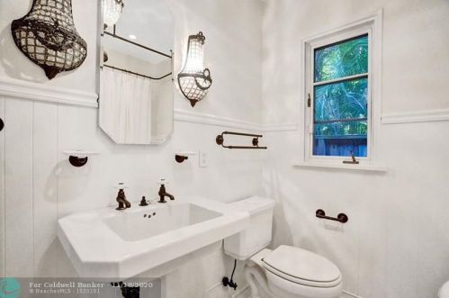 110 16th Ave, Hollywood FL  33020-5230 exterior