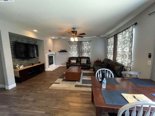 729 Mammouth Ct, Oakley, CA 94561-5200