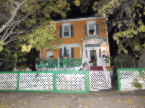 531 Lafayette St, Bridgeport, CT 06604-5006
