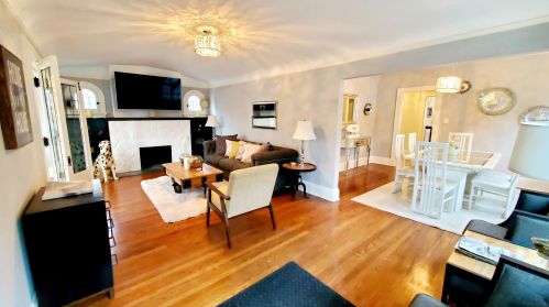 4028 16th St, Milwaukee, WI 53209-6913