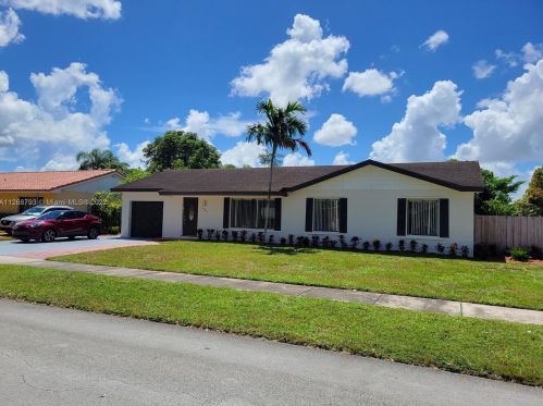 5930 201st St, Hialeah, FL 33015-4886