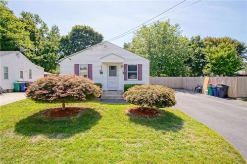 86 Falcon Ave, Warwick RI  02888-4114 exterior