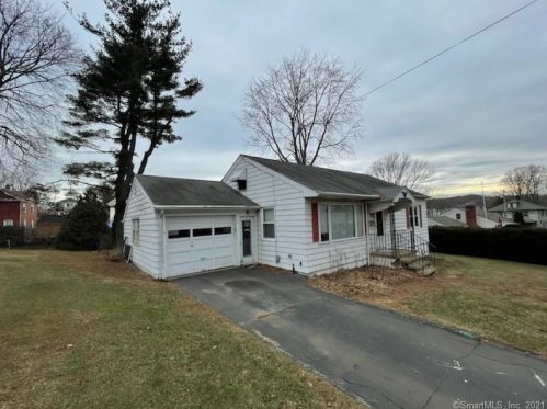 8 Vaz Pl, Wallingford, CT 06492-3107