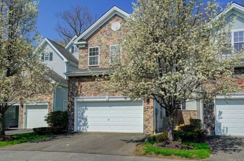 219 Woodlands Dr, Tuxedo Park, NY 10987-4819