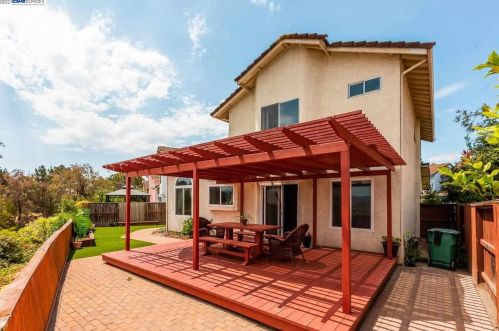 1408 Greenfield Cir, Pinole CA  94564-2136 exterior