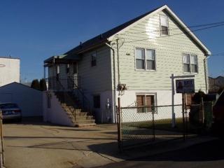 1 Lansing St, Staten Island NY  10305-4307 exterior