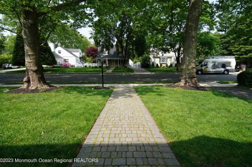 17 Grant Pl, Tinton Falls NJ  07701-2117 exterior