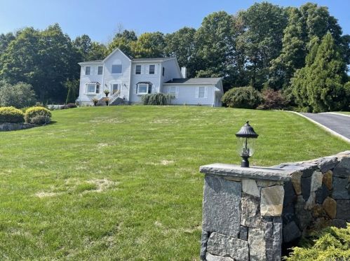 67 Jennifer Ln, Mahopac, NY 10541-4818