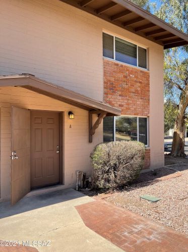 925 Venice Ave, Tucson, AZ 85711-1176