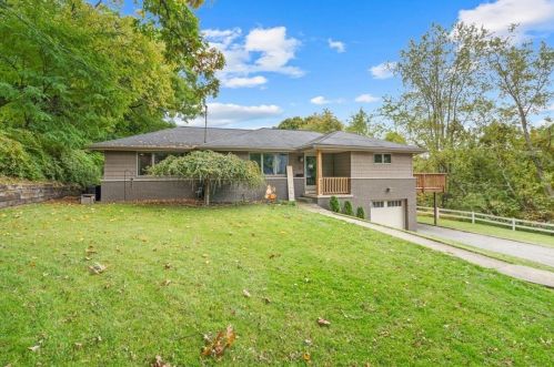11 Elm Ln, Leetsdale, PA 15056-1226
