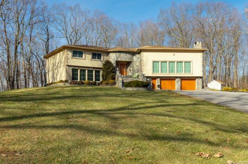 10 Quail Ridge Rd, Hyde Park, NY 12538-2930
