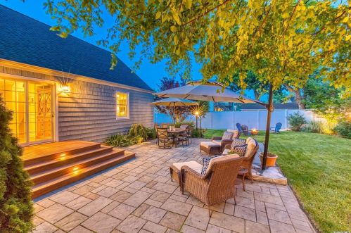 2650 Cedar Ln, North Bellmore, NY 11710-2423