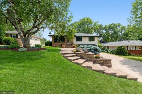 2916 Townview Ave, Minneapolis, MN 55418-2477