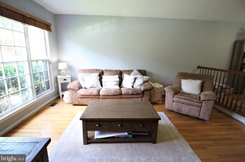 7435 Ridge Oak Ct, Springfield VA  22153-1914 exterior