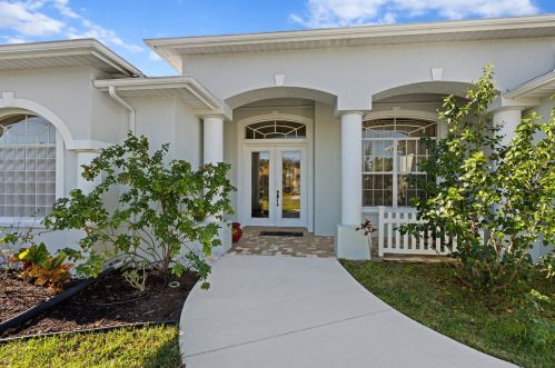 2267 Heathwood Cir, Fort Pierce, FL 34952-6927