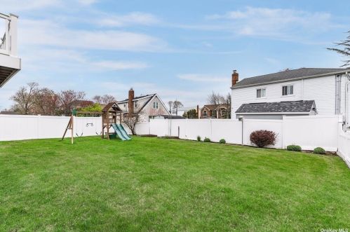 2606 Lefferts Pl, North Bellmore, NY 11710-4423