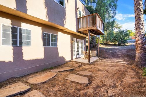 1311 Morning Glory Pl, Vista CA  92084-7222 exterior