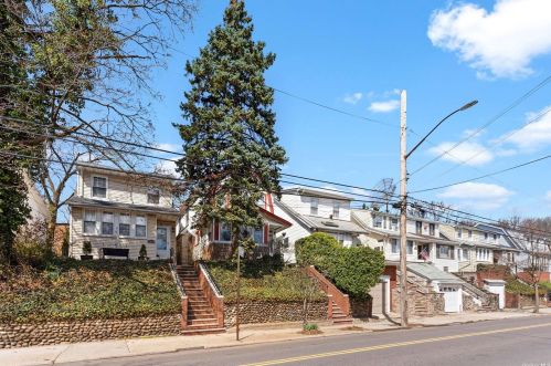 94-45 Park Ln, Jamaica, NY 11421-1029