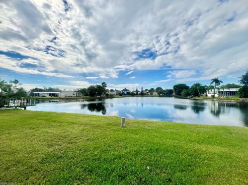 257 Cape Sable Dr, Naples, FL 34104-4118