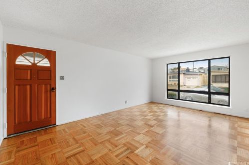 77 Larkspur Ave, Daly City, CA 94015-3860