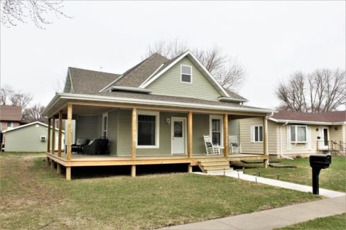 215 3rd Ave, Logan, IA 51546-1309