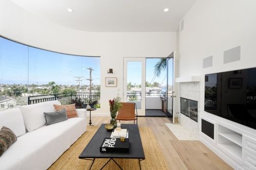 513 Dianthus St, Manhattan Beach CA  90266-6720 exterior