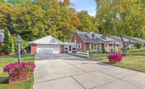 2201 Hillside Ln, Green Bay, WI 54302-4049