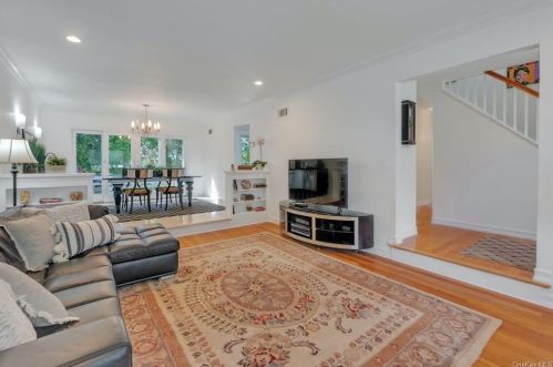 47 Top O The Ridge Dr, Scarsdale, NY 10583-6715