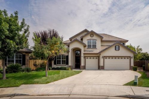 8696 Meridian Ave, Fresno, CA 93720-5635