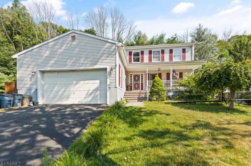15 Mechanic St, Oxford, NJ 07863-3035