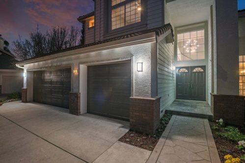720 Corsa Pl, Morgan Hill, CA 95037-7518