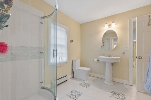 37 Main St, Petersham MA 01366-9502 exterior