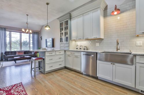 33 Hawthorne Vlg Rd, Nashua NH 03062-2274 exterior