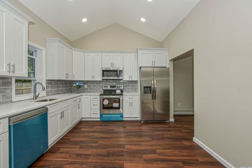 371 Echo Ave, Scotts Beach, NY 11789-1901