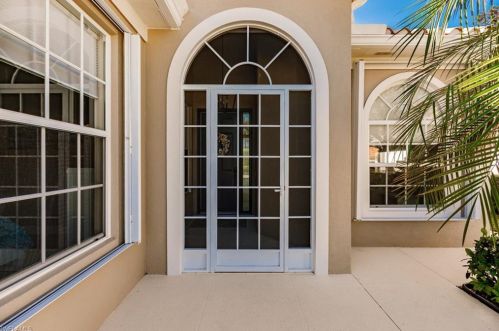 4353 Montalvo Ct, Naples FL  34109-1374 exterior