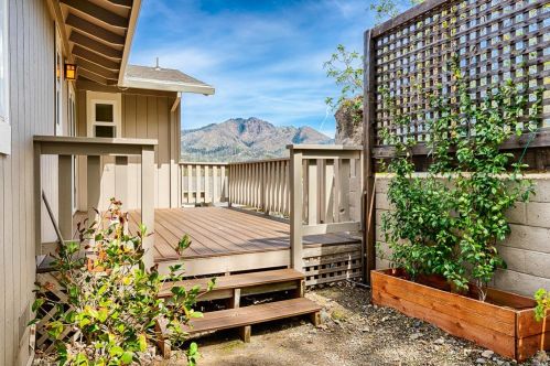 7064 Overlook Dr, Santa Rosa, CA 95409-6375
