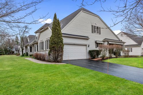 1517 Eastbrook Dr, Thiensville, WI 53092-2986