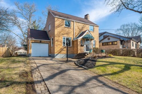 1251 Windermere Dr, Pittsburgh, PA 15218-1145