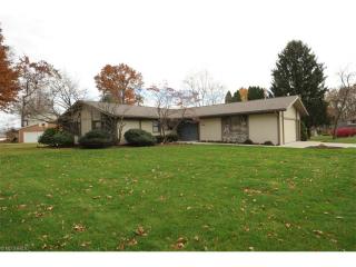2453 Tanglewood Dr, Massillon, OH 44646-5092