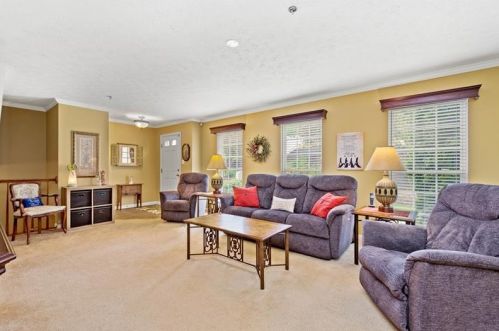 933 Royal Ct, Canonsburg, PA 15317-5043