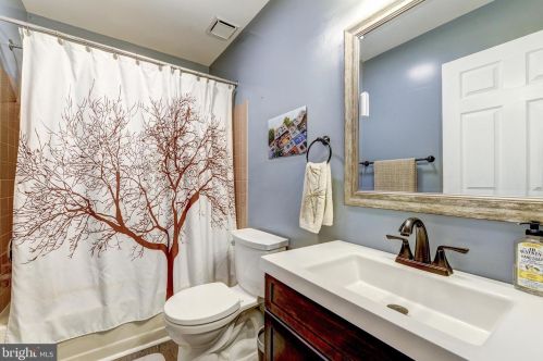 352 Winding Way, Norristown PA  19406-2633 exterior