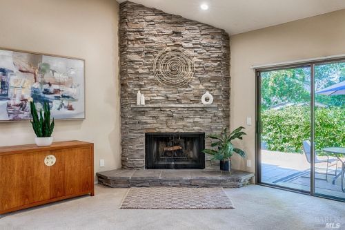608 Canyon Oak Ct, Santa Rosa, CA 95409-5915