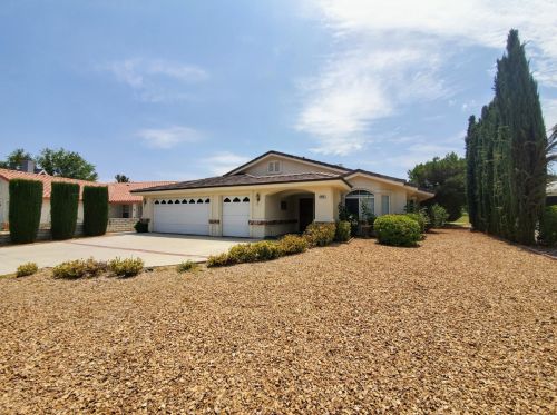14985 Blue Grass Dr, Helendale, CA 92342-7727