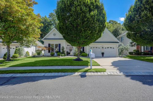 11 Quincy Ct, East Freehold, NJ 07728-9251