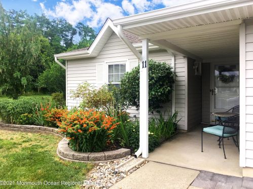 11 Sloop Sq, East Freehold, NJ 07728-3754