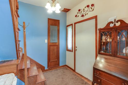 410 Upper Horseshoe Dr, Twin Lakes, WI 53181-9558