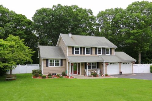 32 Mc Nair Dr, Mahopac, NY 10541-3776