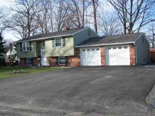 4 Eastview Dr, Ravena, NY 12143-1603